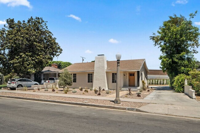 Building Photo - 4702 Kraft Ave