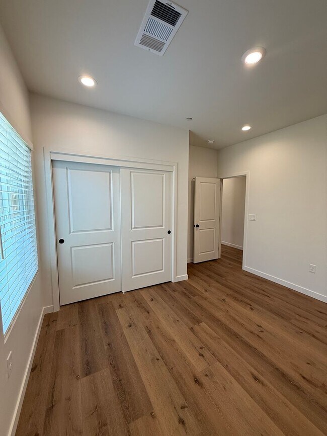 Building Photo - 16806 Mairs Dr
