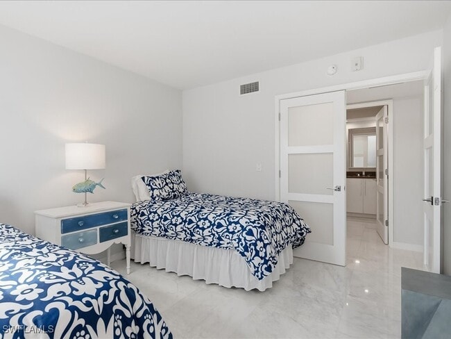 Building Photo - 2750 Gulf Shore Blvd N