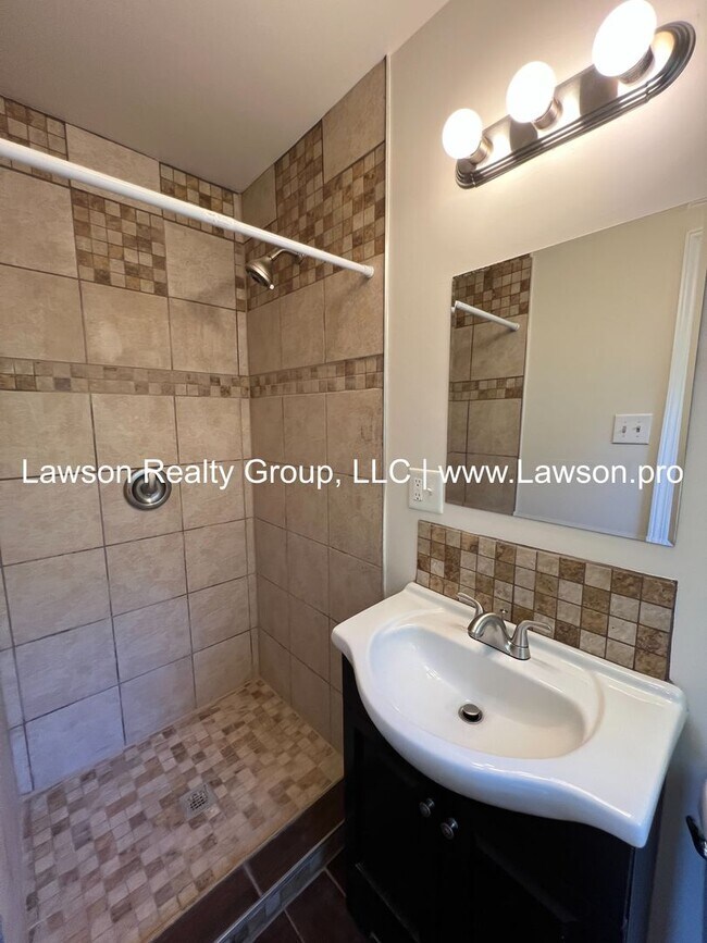 Building Photo - Spacious Ranch in North Lakes