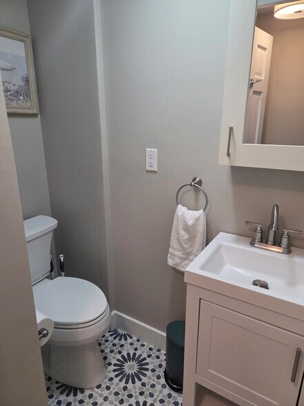 Building Photo - 414 Cambridge St