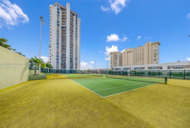 Building Photo - 1800 NE 114th St