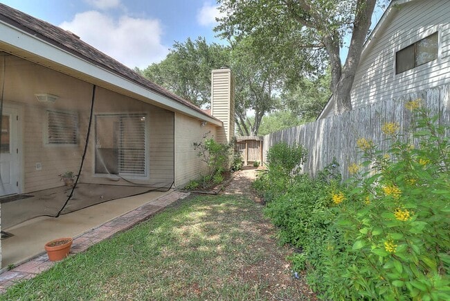 Building Photo - 4321 Holly Ridge Dr