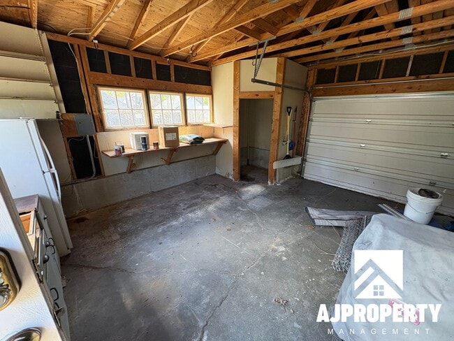Building Photo - 119 N Summit Ave