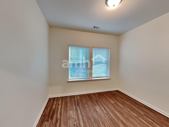 Building Photo - 73 Shelby Ct