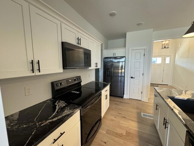 Building Photo - 753 Amanda Ct