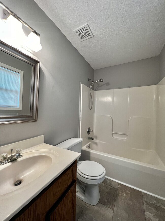 Building Photo - 229 Grassmire Dr