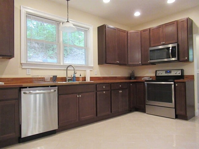 Building Photo - 101 Bundy Hill Rd