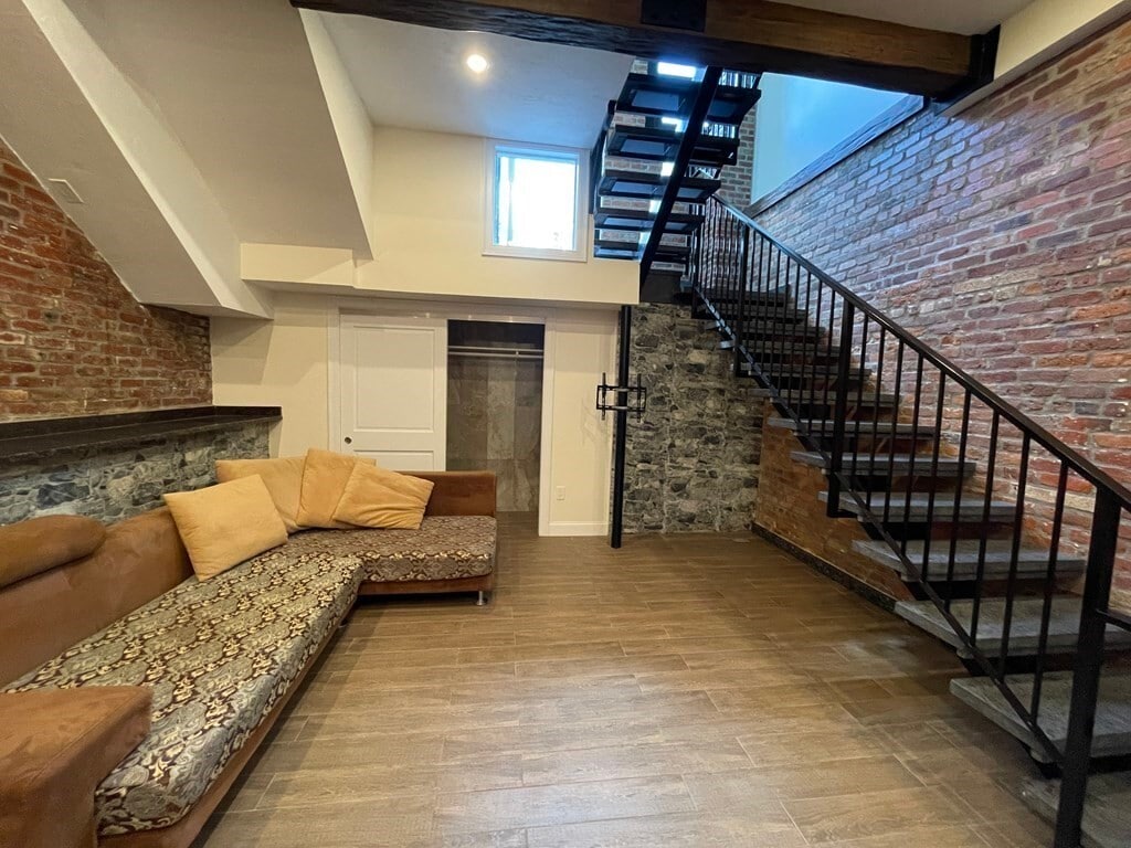 Building Photo - 1028 Commonwealth Ave