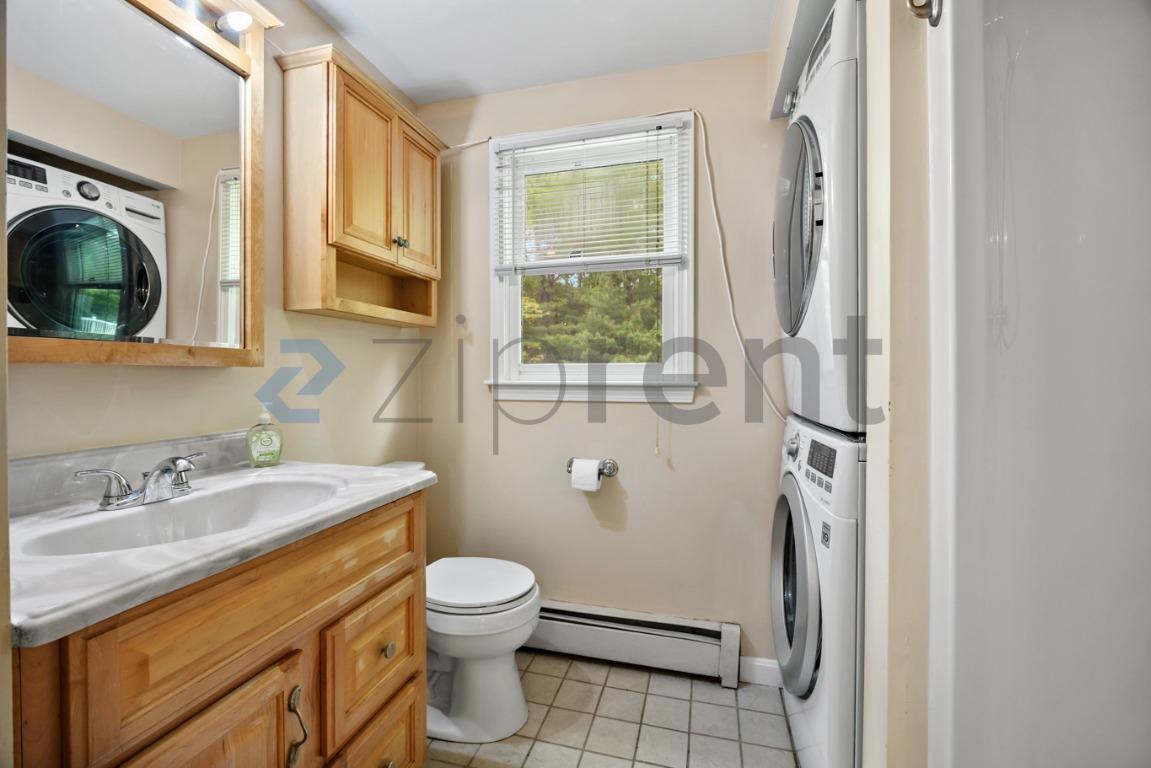 Building Photo - Unit