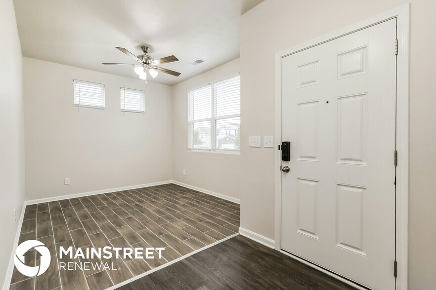 Building Photo - 6041 Edgemont Way