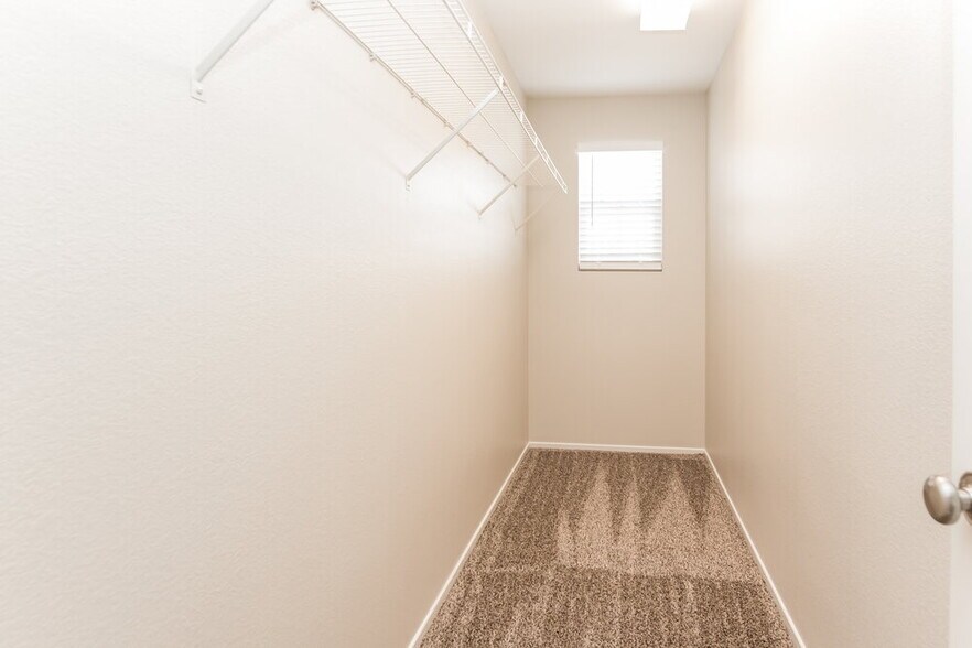 Building Photo - 7942 Bliss Hill Ct