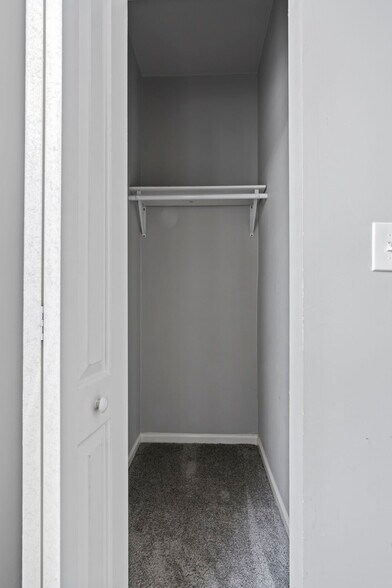 Bedroom 3 - Closet - 7028 S Peoria St