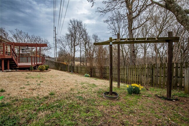 Building Photo - 2803 Foxwood Dr