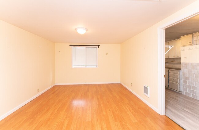 Building Photo - 804 NE 123rd St