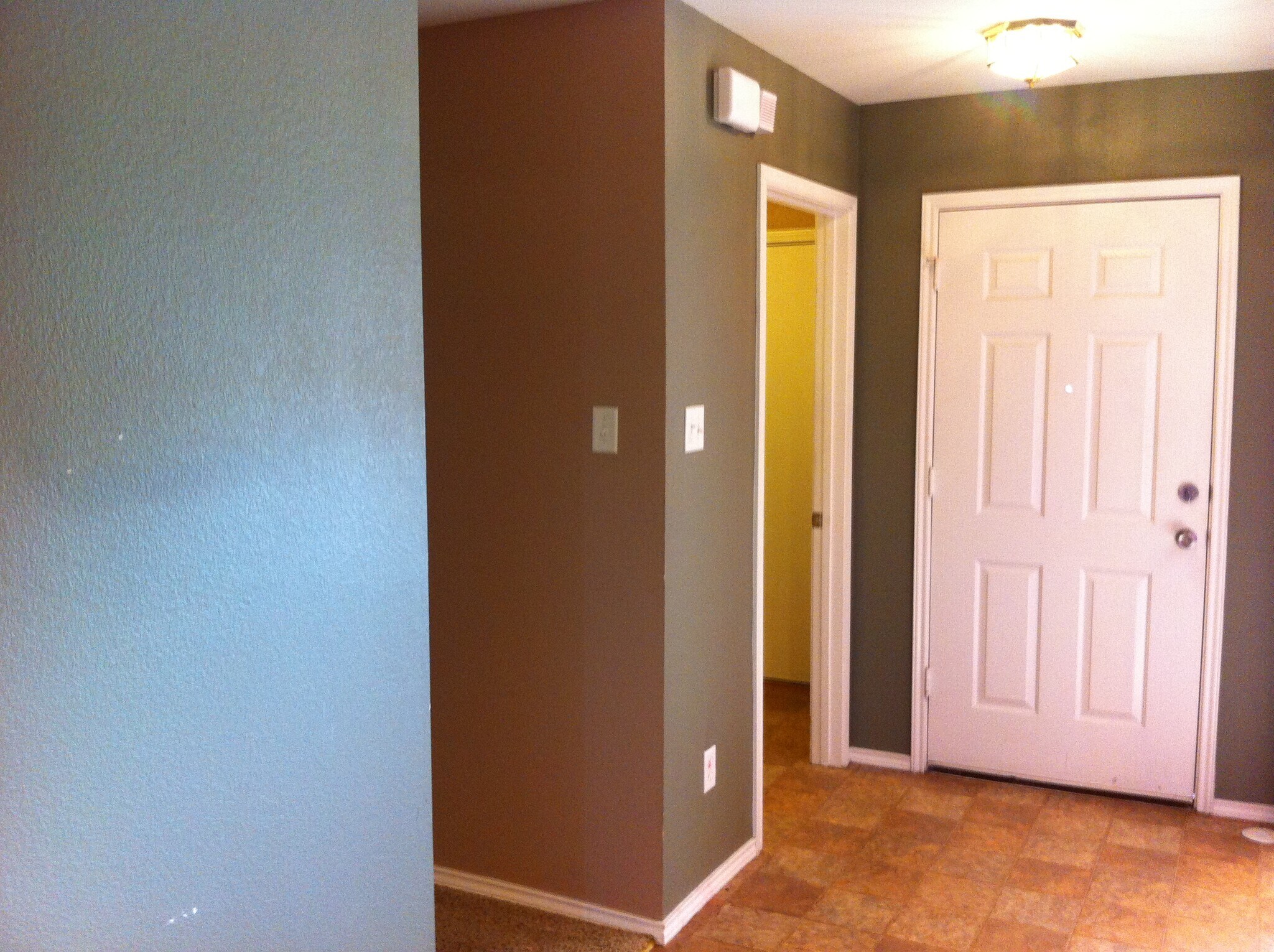 Building Photo - 2215 Sumac Dr