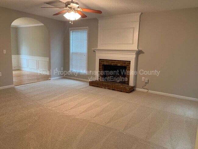 Building Photo - 400 Brierridge Dr