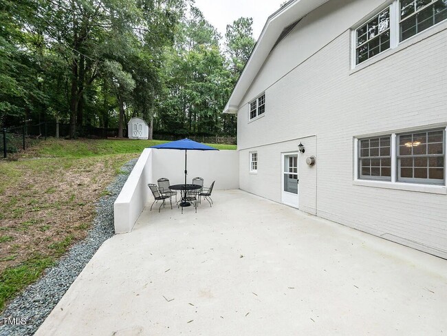 Private patio - 714 Bradley Rd