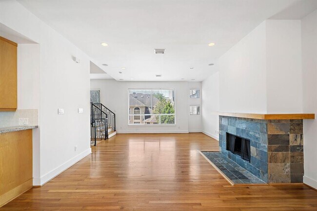 Building Photo - 4707 Caroline St