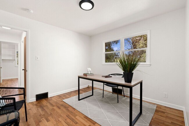 Building Photo - Stunning Fully Remodeled 3-Bedroom Home with Fenced Yard