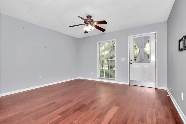 Building Photo - South Tampa 2 Bedroom w/ Office 2 Bathroom...