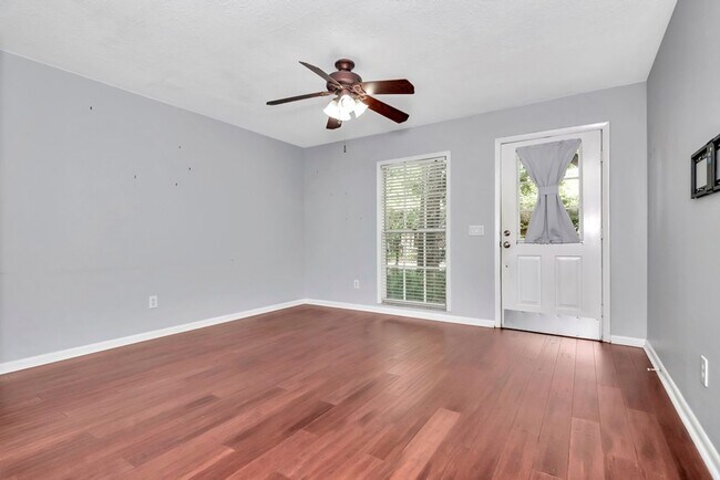 Building Photo - South Tampa 2 Bedroom w/ Office 2 Bathroom Townhome