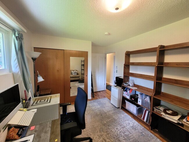 Building Photo - Spacious 3–4 Bedroom Rambler with Private Studio & Mount Baker Views