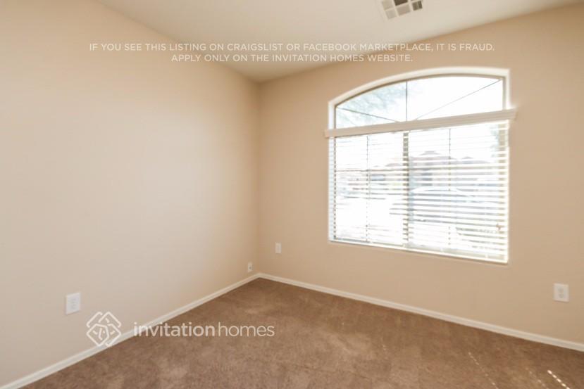 Building Photo - 11174 W Chase Dr