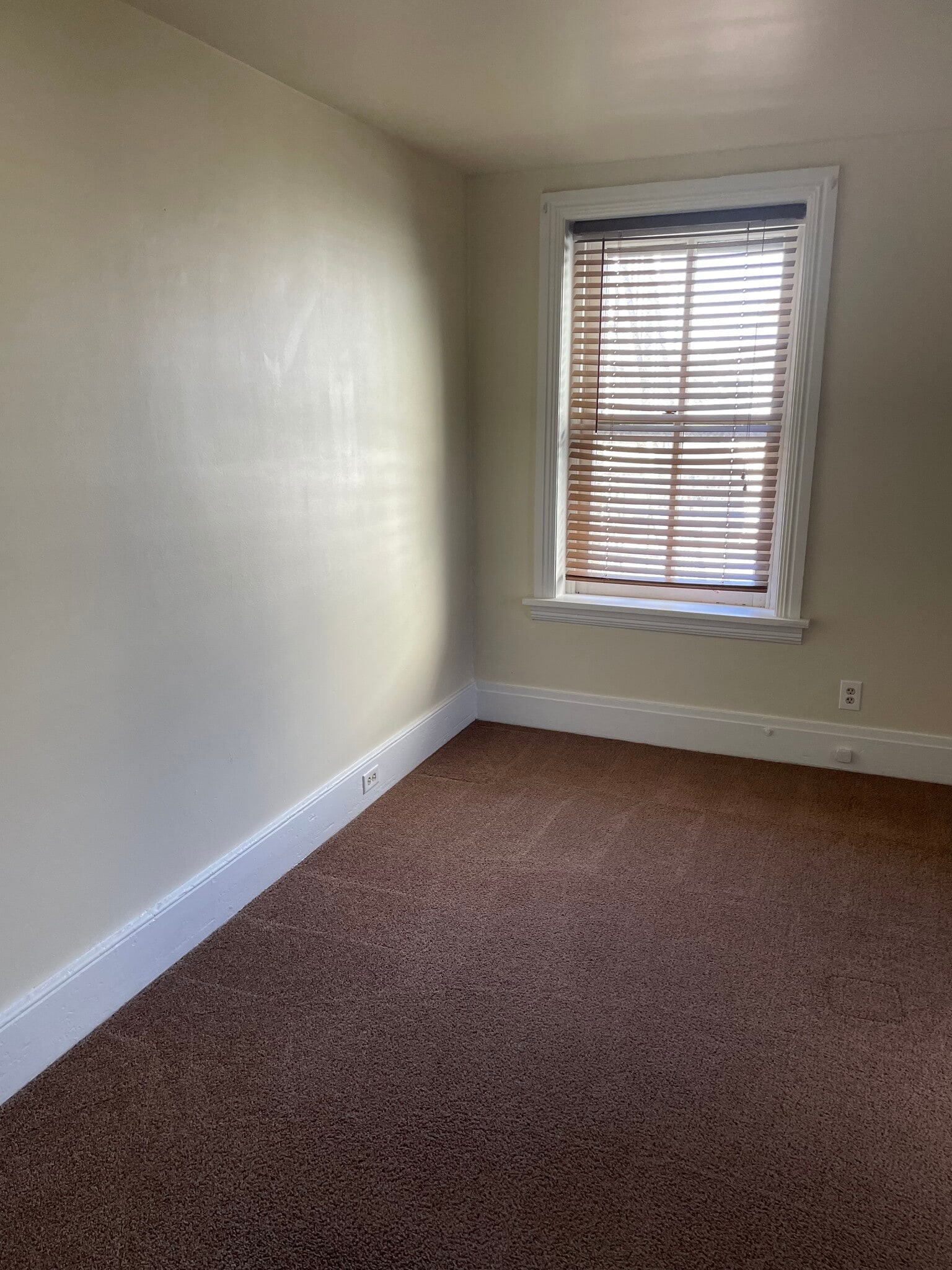 Building Photo - 107 E 2nd St