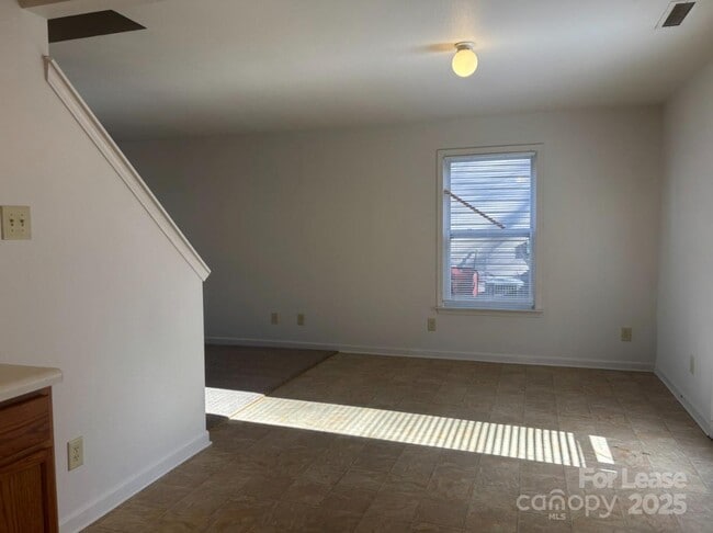 Building Photo - 1124 New Day Ct