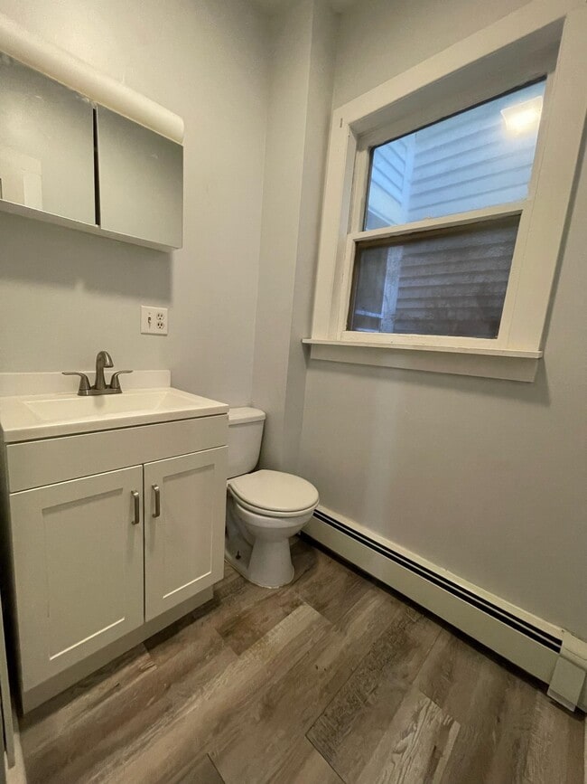 Building Photo - 408 Central St