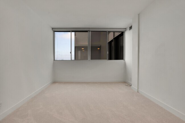 Building Photo - 17352 Sunset Blvd