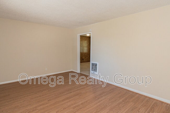 Building Photo - 213 Ashley Dr