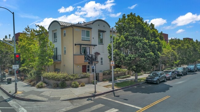 Primary Photo - 8620 Belford Ave