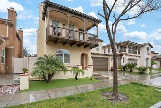 Building Photo - Beautiful executive home in the Eastlake-C...