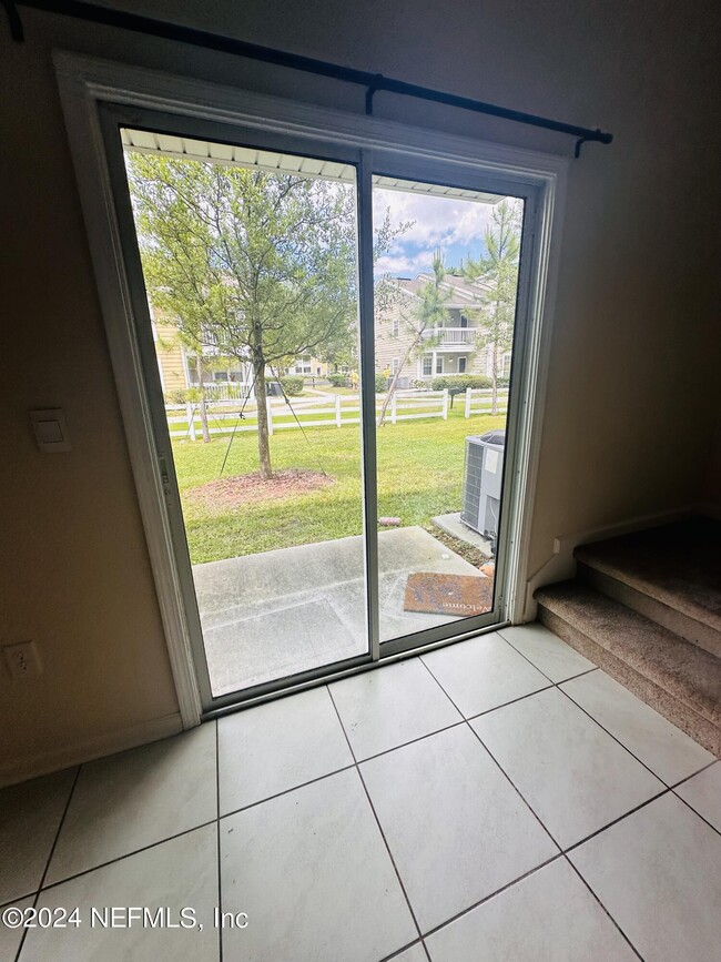 Building Photo - 9549 Star Dr