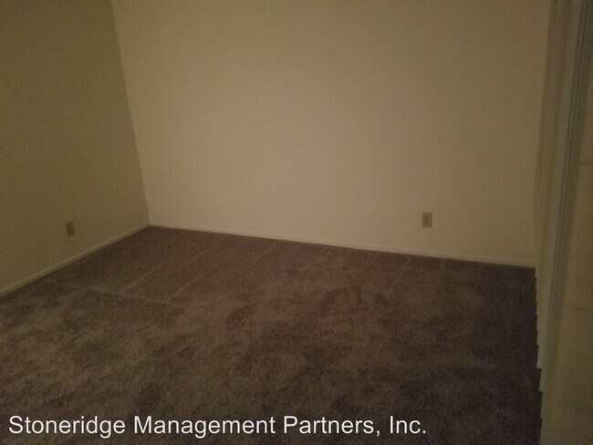 Building Photo - 3930-3940 W Valencia Dr