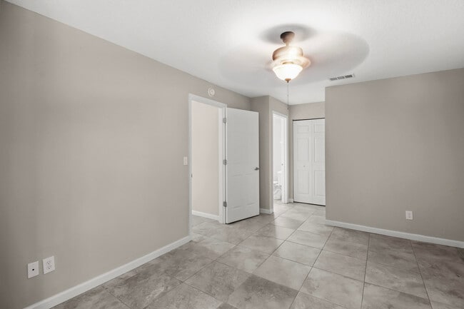 Building Photo - 2625 Heathcote Dr