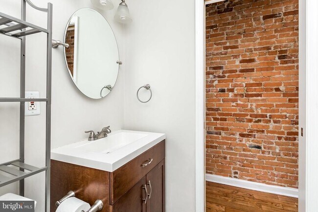 Building Photo - 1315 Webster St