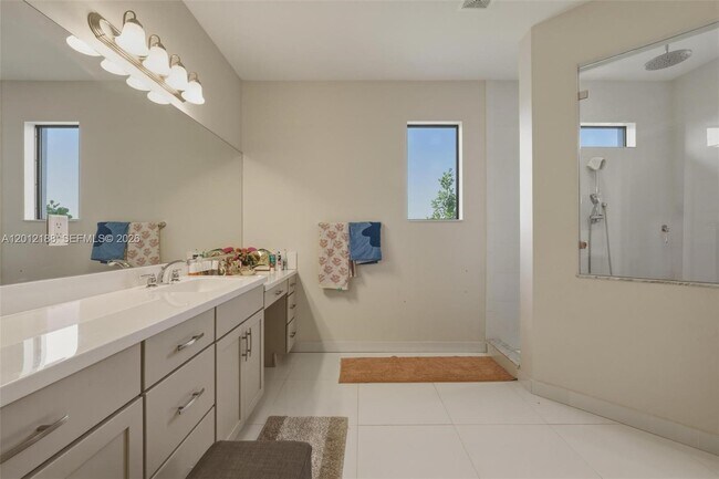 Building Photo - 8815 NW 37th Dr