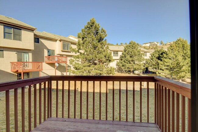 Building Photo - Updated 2-Bed Townhome in Ptarmigan Valley...