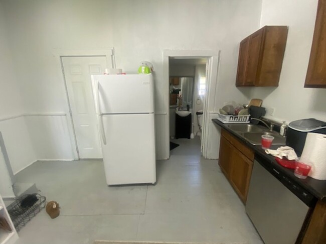 Building Photo - 110 Huger St