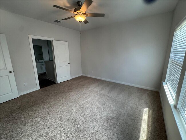 Building Photo - 105 Sorghum Dr