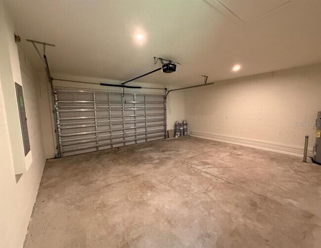 Building Photo - 2006 Education St