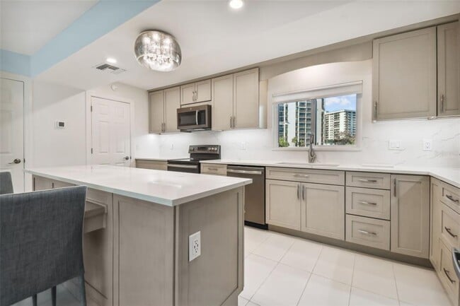 Building Photo - 240 Windward Passage