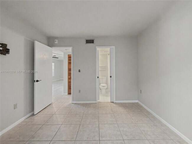 Building Photo - 9140 SW 123rd Ct