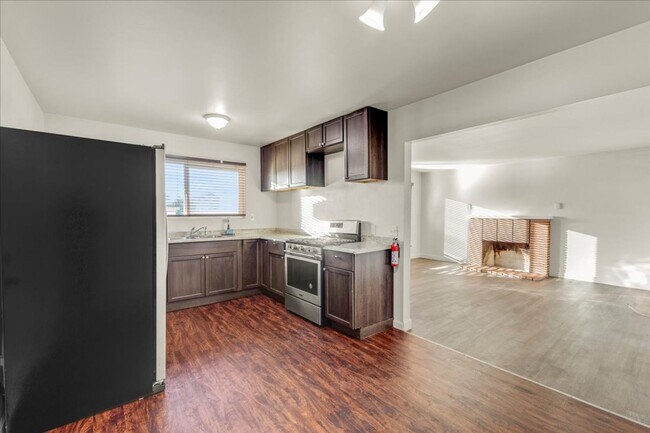 Building Photo - Upper Seaside 3 Bedroom / 1.5 Bath with Ocean Views