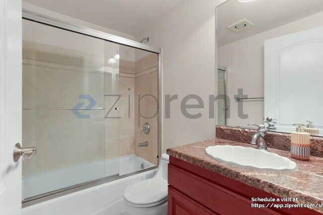 Building Photo - 717 E Denny Way