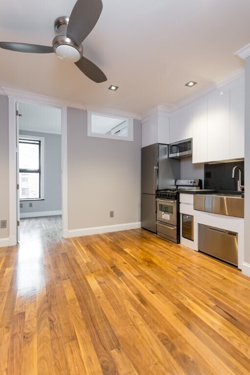 Primary Photo - 16 E 116th St