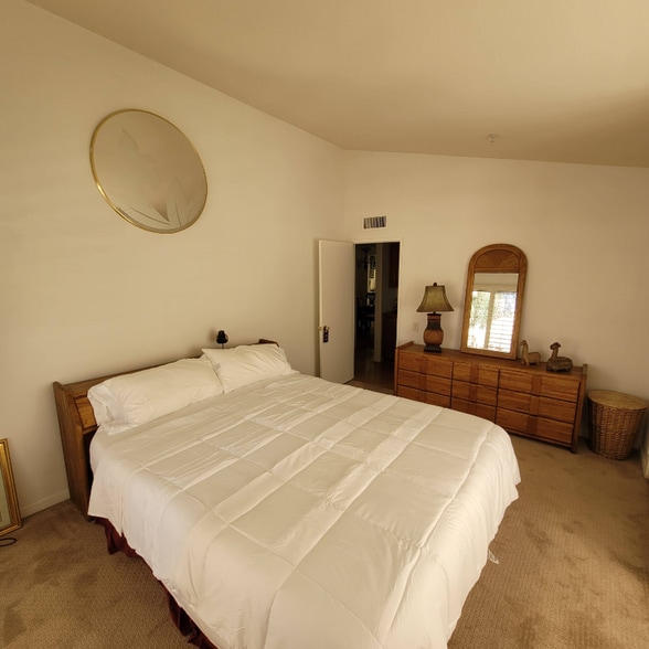 Building Photo - 222 N Calle El Segundo